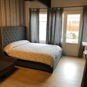 Studio met een King Size Bed